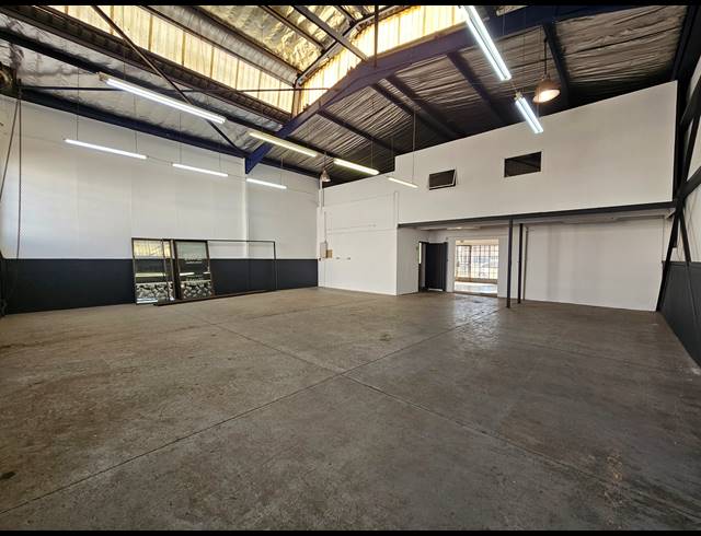 558M² WAREHOUSE TO LET IN JET PARK